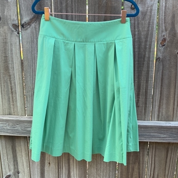Theory a line skirt, box pleats, spring green, size 0 (xs) - Picture 1 of 5